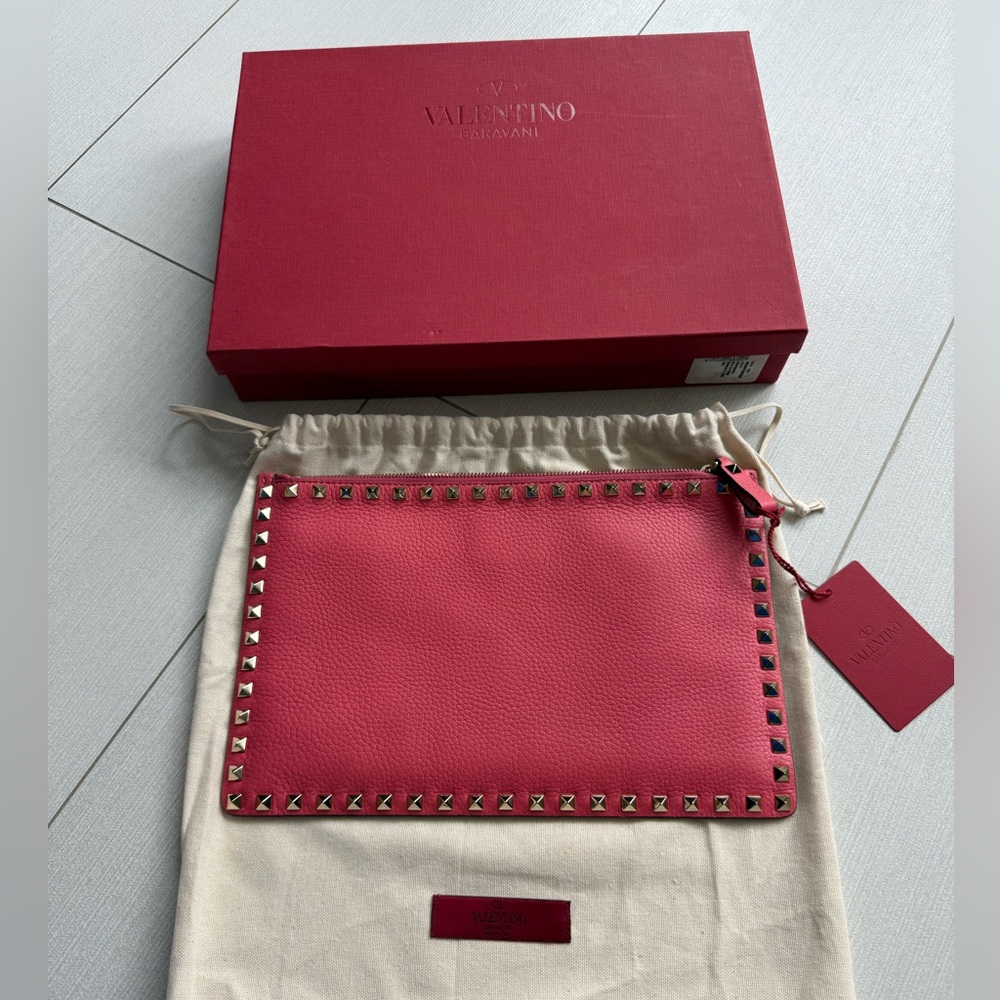 NWT Valentino Garavani Pink Rockstud Clutch with Box Womens